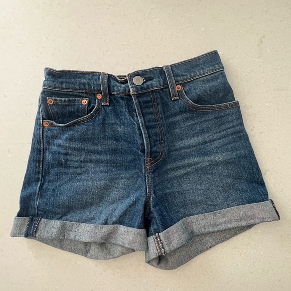 Barely worn Levi’s Shorts | Size 25 - Picture 5 of 6